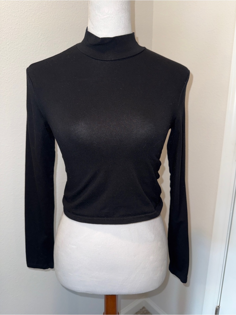 H&M Black Solid Mock Neck Long Sleeve Cropped Top Size S
